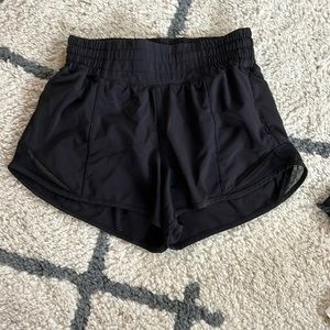 Lululemon Hotty Hot High-Rise Lined Short 2.5”